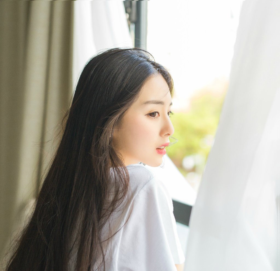 “喏！”邓贤郑重一礼，看向庞统道：“只是如今我军粮草堪忧，不知先生准备如何做？”